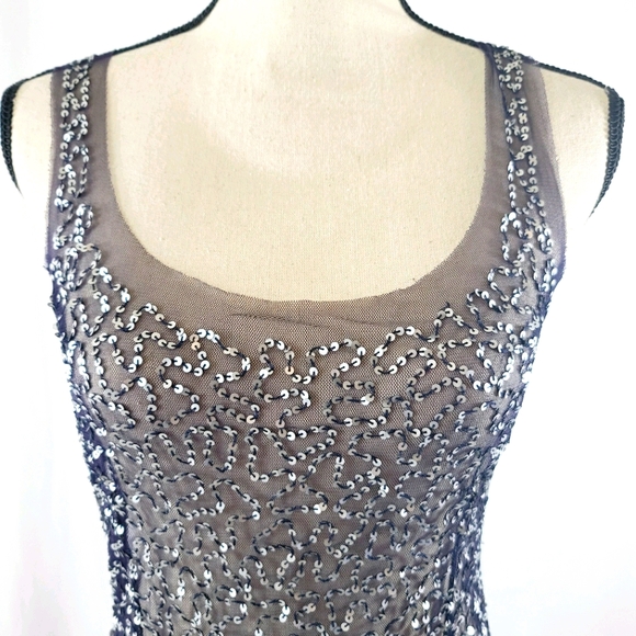 โจBeautiful Passport Navy Blue Embroidery Mesh Topโจ - Picture 3 of 8